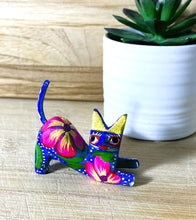 Load image into Gallery viewer, Authentic Mexican Cat Alebrije/Hand-Made
