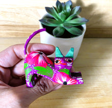 Load image into Gallery viewer, Authentic Mexican Cat Alebrije/Hand-Made
