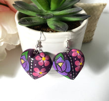 Load image into Gallery viewer, Beautiful Heart-Shaped Alebrije Earrings/Flowers Istmo
