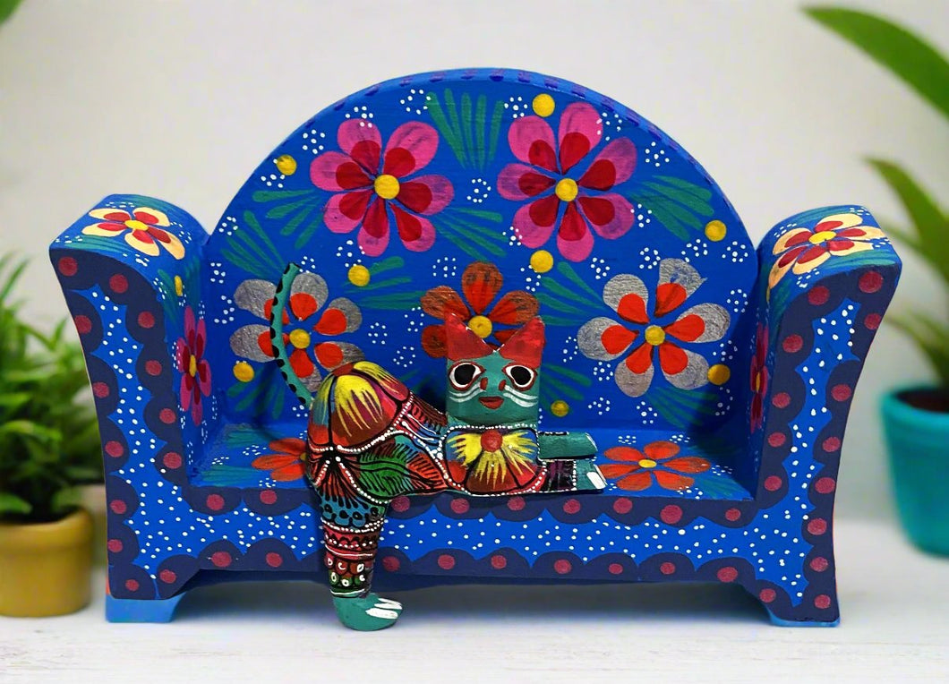 Authentic Mexican Alebrije - Cat on Sofa (Gato Sobre sillon) - Royal Blue