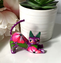 Load image into Gallery viewer, Authentic Mexican Cat Alebrije/Hand-Made
