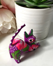 Load image into Gallery viewer, Authentic Mexican Cat Alebrije/Hand-Made
