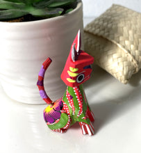 Load image into Gallery viewer, Beautiful Cat Mini Alebrije Figurine
