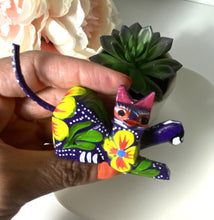 Load image into Gallery viewer, &quot;Playful Cat&quot;&quot; Mini Alebrije Figurine - Blue
