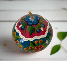 Load image into Gallery viewer, Beatiful Decorated Gourd from Olinalá - Pink/Blue
