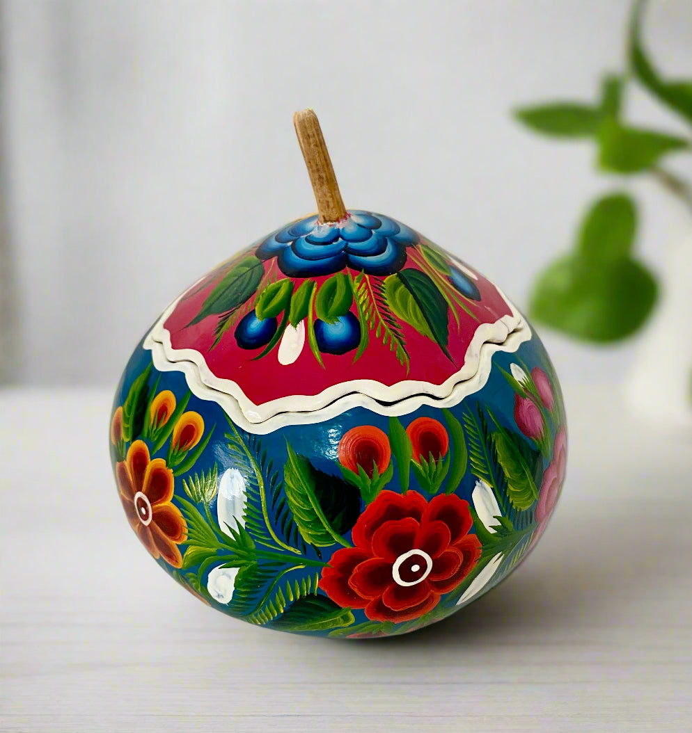 Beatiful Decorated Gourd from Olinalá - Pink/Blue
