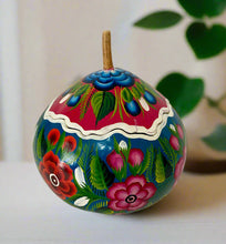Load image into Gallery viewer, Beatiful Decorated Gourd from Olinalá - Pink/Blue
