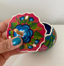 Load image into Gallery viewer, Beatiful Decorated Gourd from Olinalá - Pink/Blue
