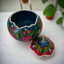Load image into Gallery viewer, Beatiful Decorated Gourd from Olinalá - Pink/Blue
