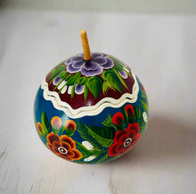 Load image into Gallery viewer, Beatiful Decorated Gourd from Olinalá - Plum/Blue
