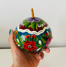 Load image into Gallery viewer, Beatiful Decorated Gourd from Olinalá - Plum/Blue
