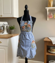 Load image into Gallery viewer, Beatiful Artisanal Apron with Delicate Embroidery (S/M) - Style 1A
