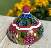 Load image into Gallery viewer, Beautiful Painted Gourd Jewelry Box from Olinalá - Mauve
