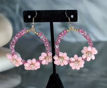 Load image into Gallery viewer, Beautiful Sparkling Earrings with Crystals
