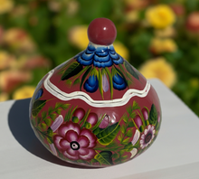 Load image into Gallery viewer, Beautiful Painted Gourd Jewelry Box from Olinalá - Mauve
