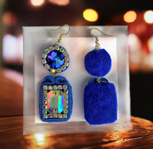 Load image into Gallery viewer, Beautiful Blue Earrings
