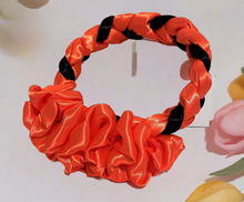 Load image into Gallery viewer, Braided Headband With Ruffles/Trenza Istmeña (Frida Style)
