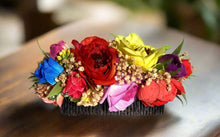 Load image into Gallery viewer, Peineta Con Rosas/Ornamental Comb With Roses/Mexican Hair Piece
